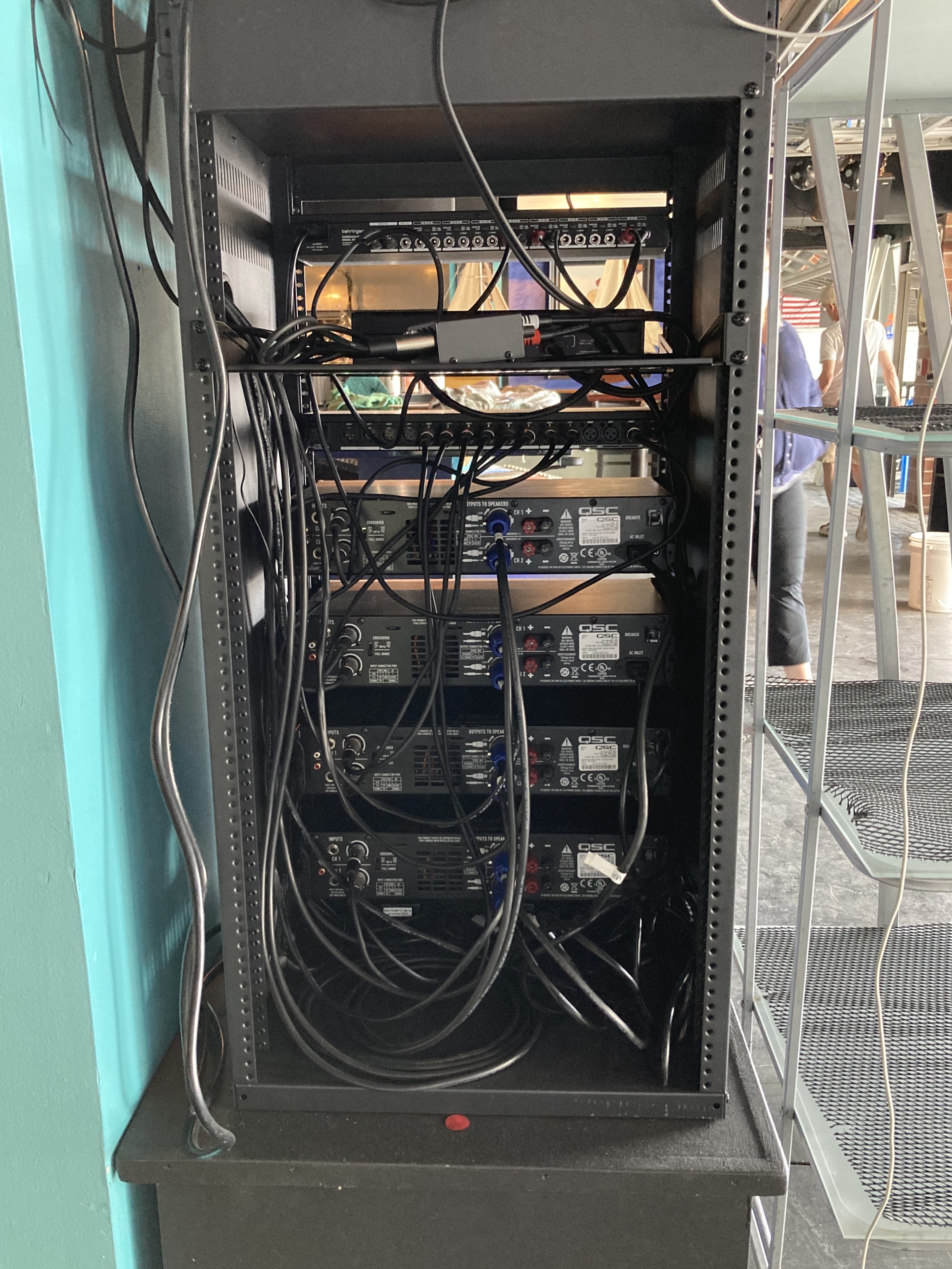Smugglers rack back